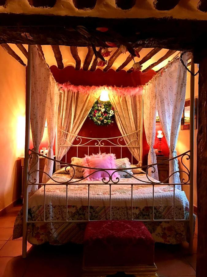 Room In Lodge - Romantic Getaway To Cuenca At Christmas Valeria Esterno foto